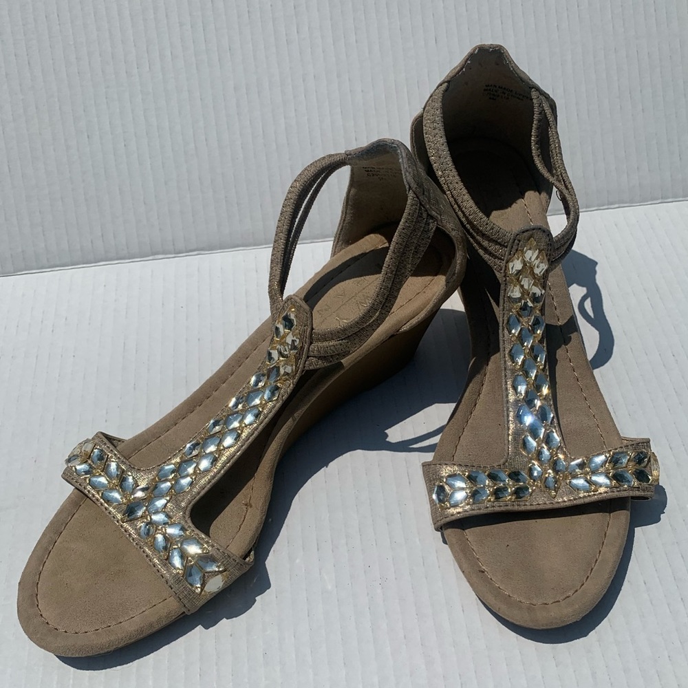New York Transit Wedge Sandals 2” heel wedges 9M